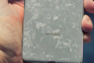 DeepSeek AI Confirmed to be Powered by a Huawei Chip