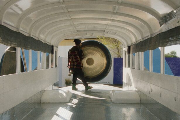 In a Retrofitted School Bus at the U.S.-Mexico Border, Guadalupe Maravilla Heals Through Vibrations — Colossal