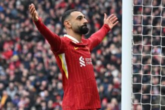 Liverpool vs. Wolves score, highlights: Reds stay atop Premier League table with win as Mohamed Salah scores