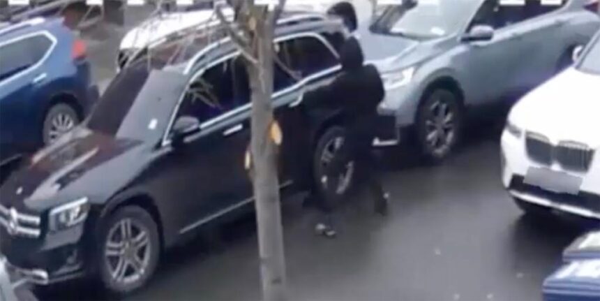 Money-hungry bandits throw rock through window of elderly man’s car, steal bag holding K in daylight NYC heist: cops