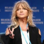 Goldie Hawn ‘Embarrassed’ Over ‘Blind’ Confession at The Oscars