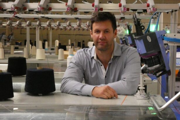 Machines knit up wool manufacturing