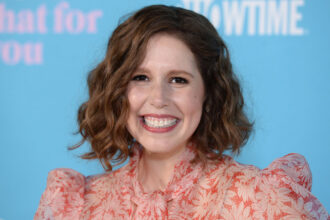 Vanessa Bayer Joins ‘Everybody’s Live’ As Netflix’s AI Assistant