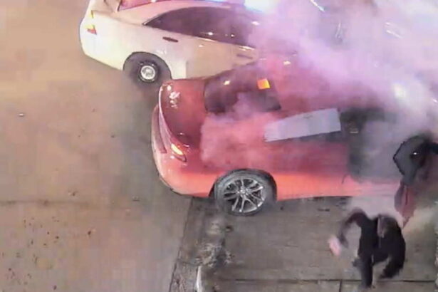 15-year-old armed robber crashes stolen car during police pursuit; Chicago cop mistakenly fires gun during chase (videos)