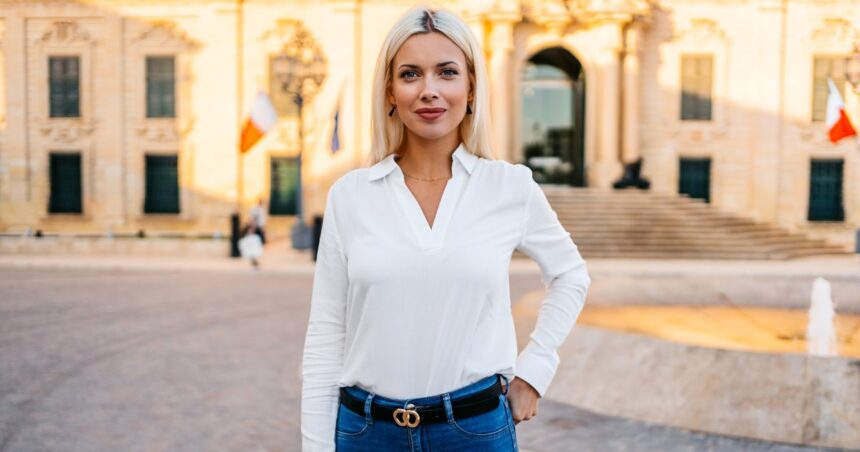 17 Tummy-Hiding Blouses That Make You Look Instantly Polished