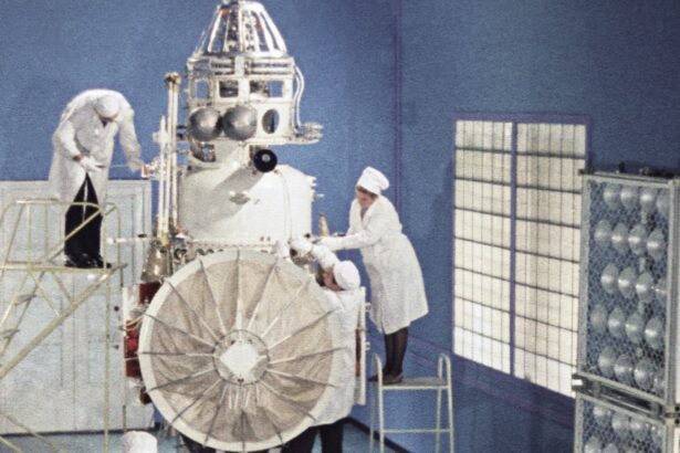 A dead Soviet space probe from 1972 is falling back to Earth