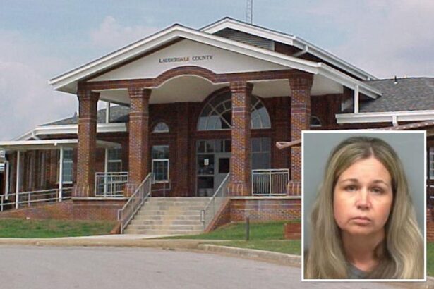 Alabama lunch lady sacked for having sex with student at her home: report