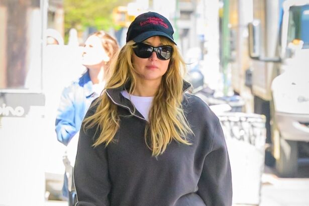 Jennifer Lawrence Finds an Anti-Sneaker Comfort Shoe