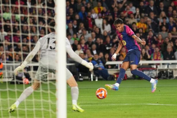 Barcelona build seven-point lead on Real Madrid ahead of El Clasico, put up 40 shots in narrow 1-0 victory