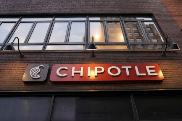Chipotle tempers annual sales forecast as dining-out takes a hit