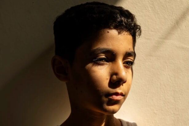 Devastating Photo of Gaza Child Amputee Wins Top Global Award