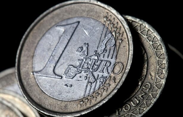 German bonds rise with euro as investors head for Europe’s haven