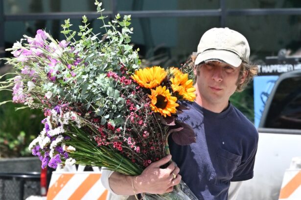 Who Is Jeremy Allen White Buying Flowers For?