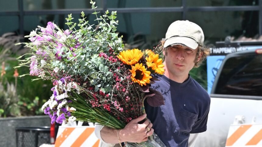 Who Is Jeremy Allen White Buying Flowers For?