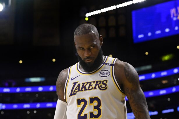 How many points did LeBron James score tonight against Minnesota Timberwolves? (April 23)