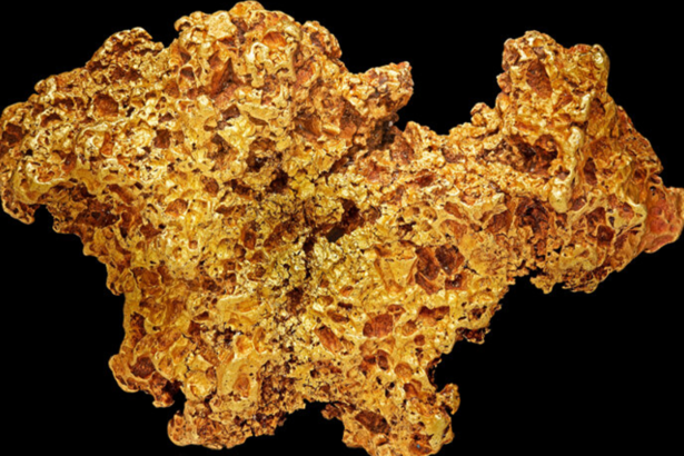 Huge gold nugget found by metal detector enthusiasts set for auction