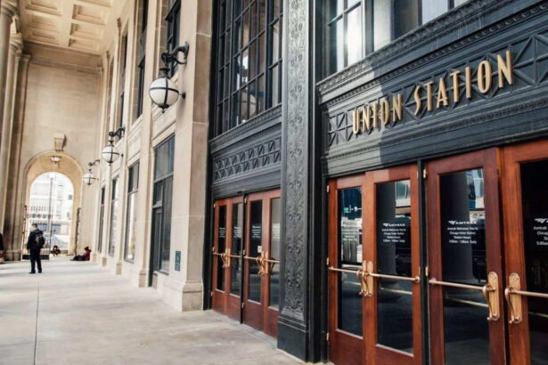 LA real estate agent had 164 pounds of cocaine in his luggage at Chicago Union Station, prosecutors say; ‘Wow. That’s a lot.’