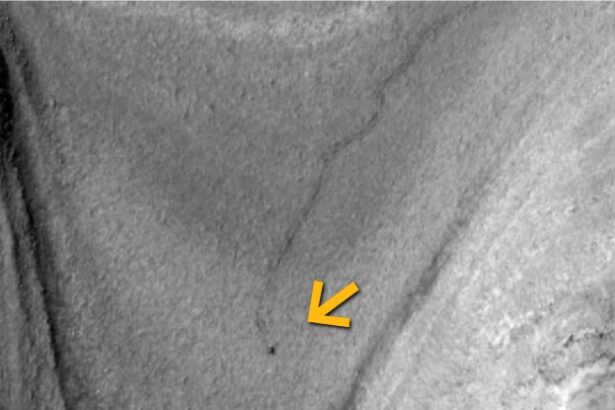 NASA Reveals First-of-Its-Kind Image of Mars Rover Seen From Space : ScienceAlert