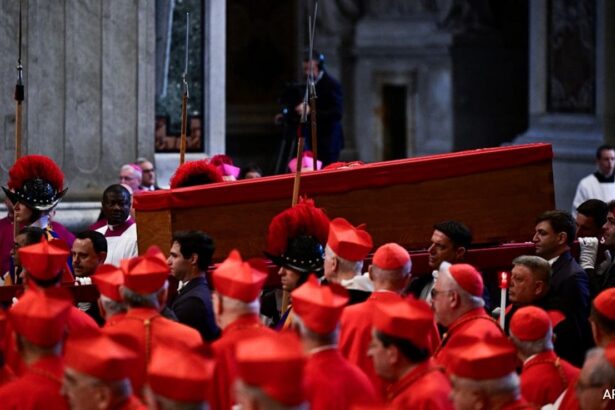 Pope Francis’ Coffin Taken To St Peter’s Basilica, Mourners Pay Tributes