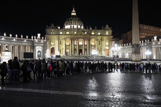 St Peter’s reopens to faithful farewelling Pope