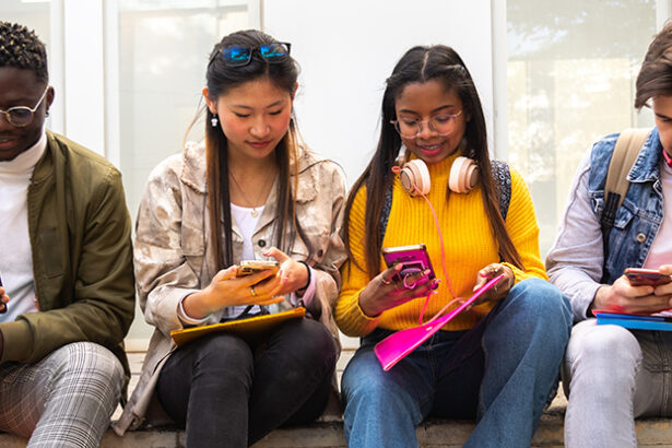 Study Reveals Key Groups Vulnerable to Misinformation, With Surprising Results : ScienceAlert