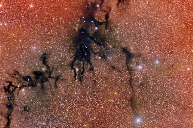This Eerie Crack of Darkness in The Sky Is Hiding a Glittering Secret : ScienceAlert