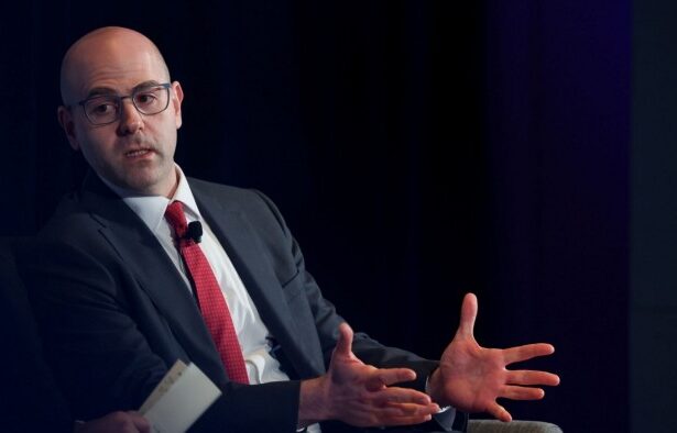 Top Trump adviser struggled to soothe investors in talks after market tumult