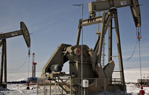 US shale sector in peril as oil price plunge rattles drillers