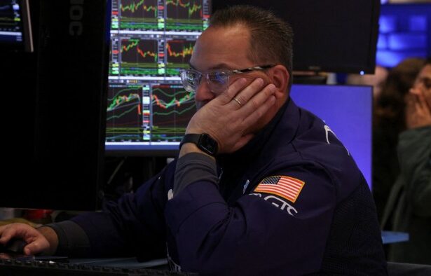 US stocks dragged down by weak earnings as economy stumbles