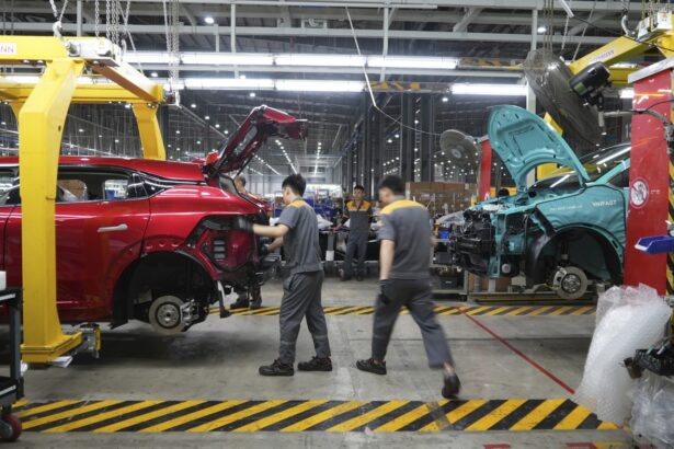 Vietnam asks Trump to delay implementation of tariffs while the two sides negotiate : NPR