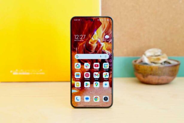 Xiaomi 16 Could Beat OnePlus 13T in Screen and Battery Departments