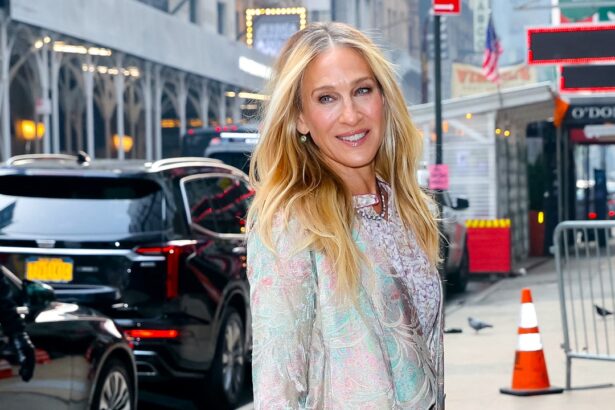 Does Sarah Jessica Parker Really Read Two Books a Day?