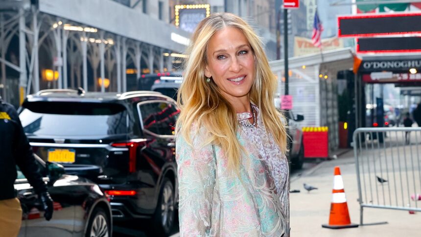 Does Sarah Jessica Parker Really Read Two Books a Day?