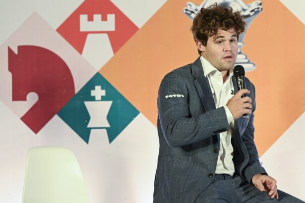 143,000 people teamed up to tie the world’s top chess player