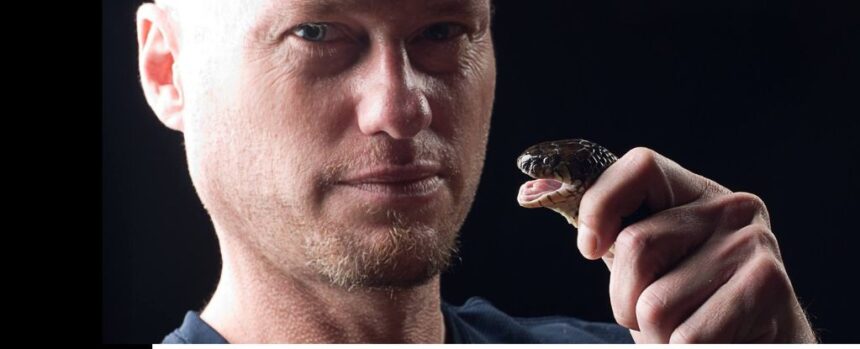 After 856 ‘Snake Bites’, Man’s Blood Could Unlock Universal Antivenom : ScienceAlert