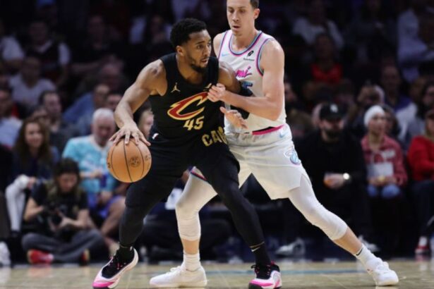 Amazon Hopes to Snare Holiday Ad Dollars By Pairing NFL With NBA