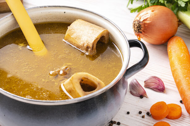 Are Bone Broth’s Bold Claims About Aging, Gut Health, And Weight Loss Backed by Science? : ScienceAlert