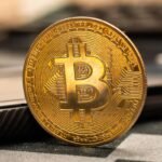 Bitcoin hovers near 1,000 as crypto momentum grows