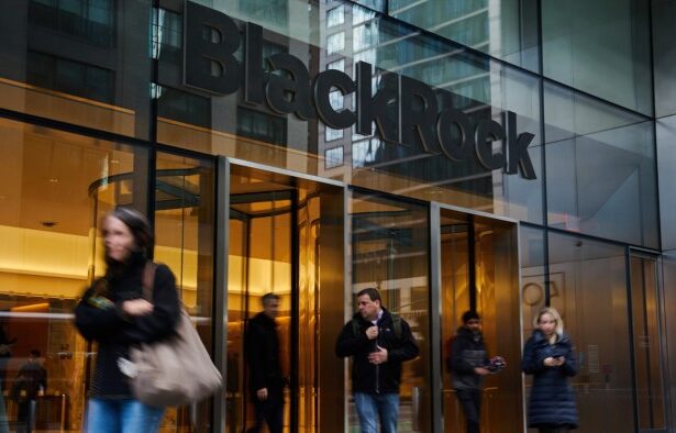 BlackRock orders managing directors back to the office five days a week