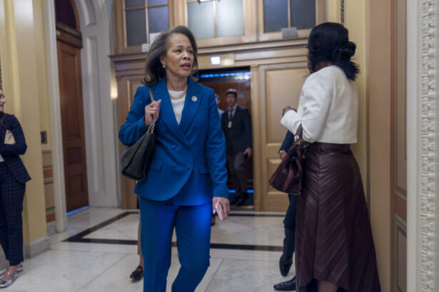 Blunt Rochester queries RFK Jr. on CDC acting director qualifications