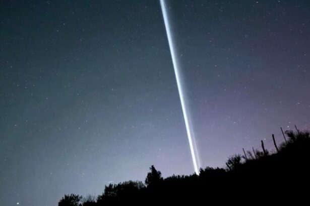 Bright Streak Appears Over US During Aurora Storm, Mystifying Skywatchers : ScienceAlert