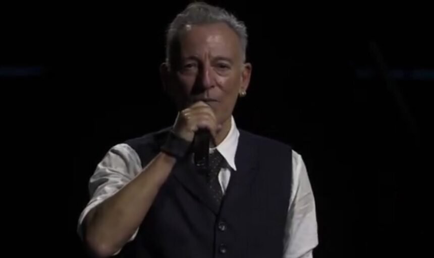 Bruce Springsteen Has Epic Meltdown Over President Trump at UK Concert Kickoff of European Tour (Video) |