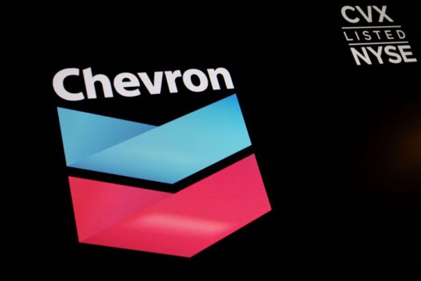 Chevron terminates contracts, but will keep staff in Venezuela, sources say
