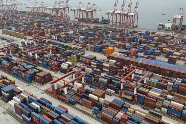 China mulls U.S. overtures on trade talks, but demands tariffs be canceled : NPR