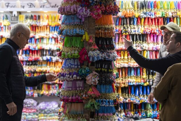 Chinese factories halt, restart work to mitigate U.S. tariff disruption