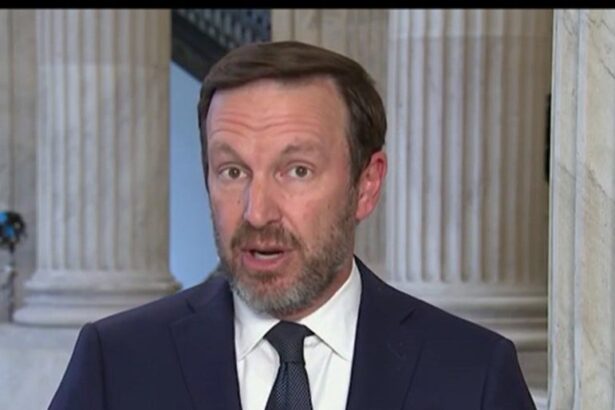 Chris Murphy Warns Qatar That There Will Be Consequences For Bribing Trump