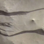 Dark Streaks on Mars May Not Be Signs of Flowing Water Like We Thought : ScienceAlert