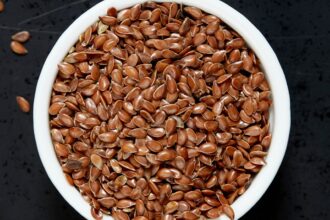 6 Flaxseed Benefits That Will Have You Eating Them Every Day