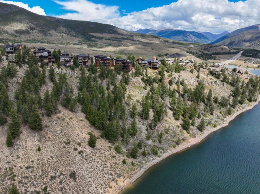 Hikers find body in Lake Dillon