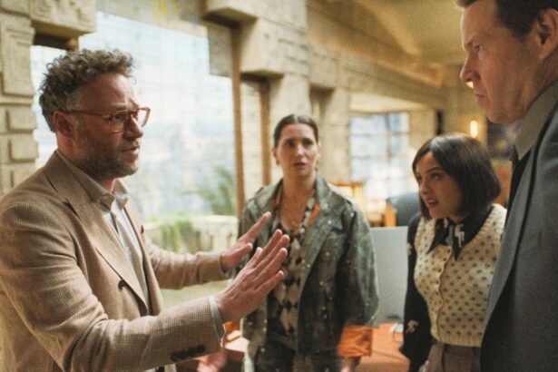 How J-Lo’s Fly-Girl Era Inspired Kathryn Hahn’s Ballsy Marketing Executive Look